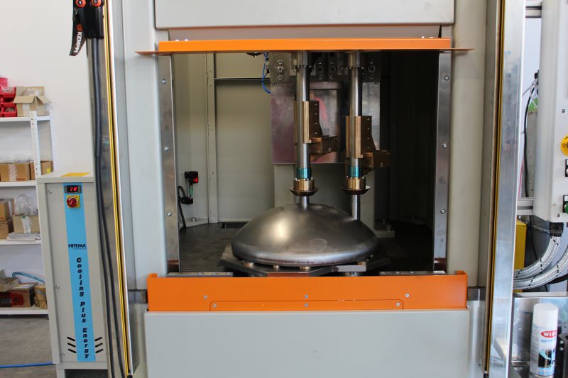 Gema Elettromeccanica Srl - ISOLE DI SALDATURA DI TUBI E FLANGE SU CALOTTE PER CALDAIE DI SCALDABAGNI