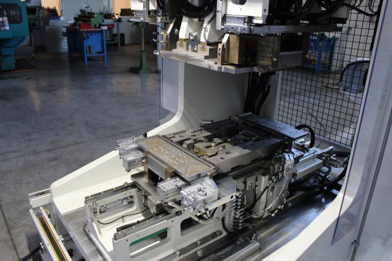 Gema Elettromeccanica Srl - Piegatrice automatica telai con versionamento automatico