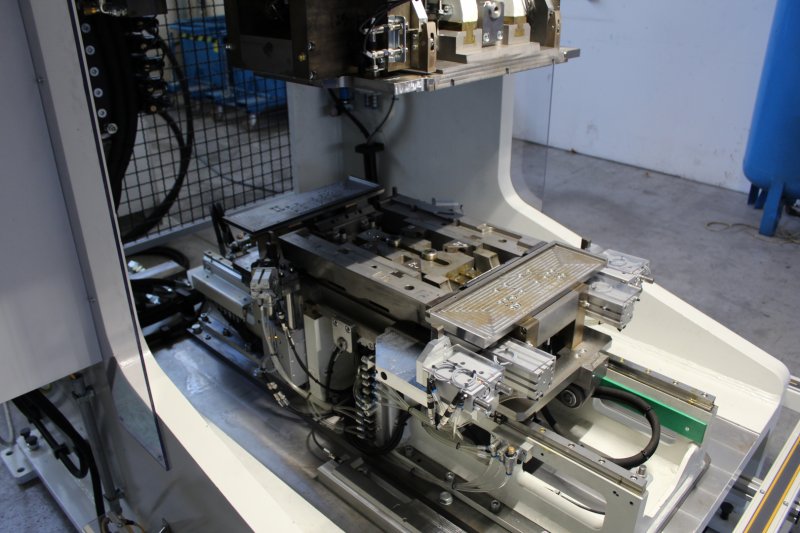 Gema Elettromeccanica Srl - Piegatrice automatica telai con versionamento automatico