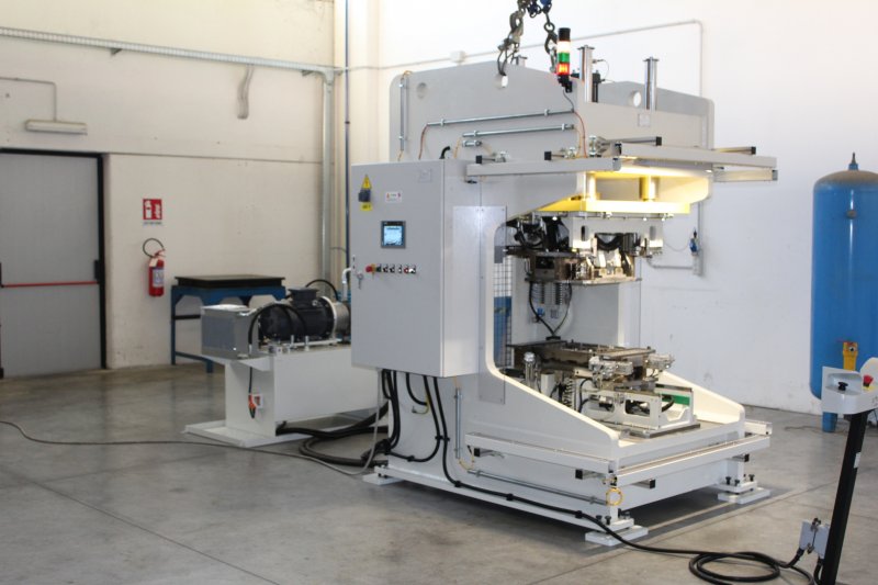 Gema Elettromeccanica Srl - Piegatrice automatica telai con versionamento automatico